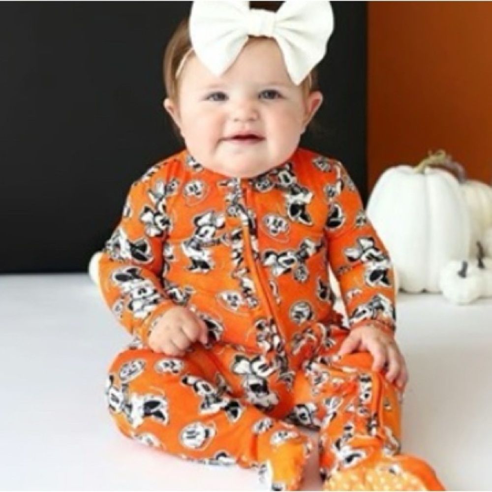 Disney Post Peanut Minnie Mouse ruffled zippered footie 9-12 Months